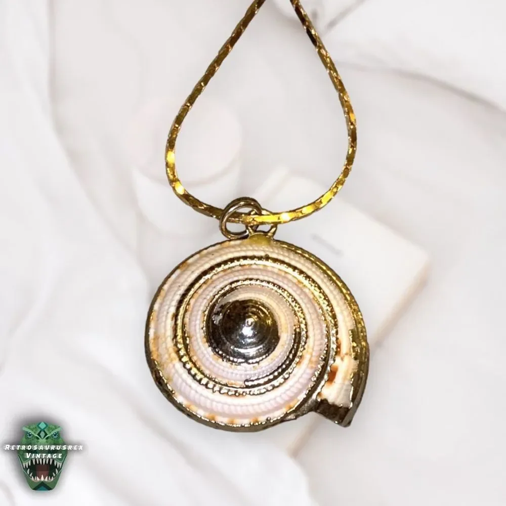 VINTAGE Power Nautilus Seashell & Gold Tone Metal Chain Pendant Mermaid Necklace - Picture 3 of 10